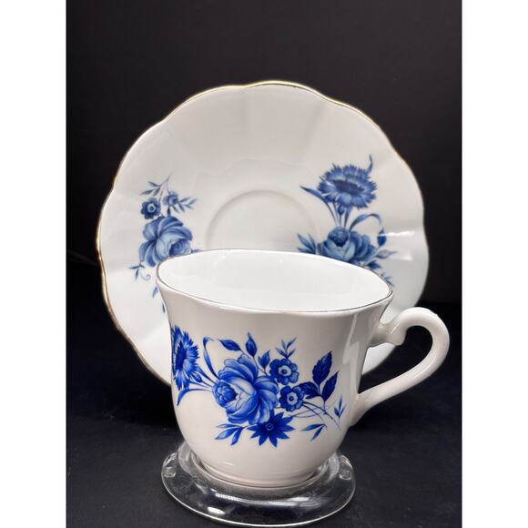 Vtg ELIZABETHAN Fine Bone China Taylor & Kent Teacup Cup Saucer England - Picture 2 of 16